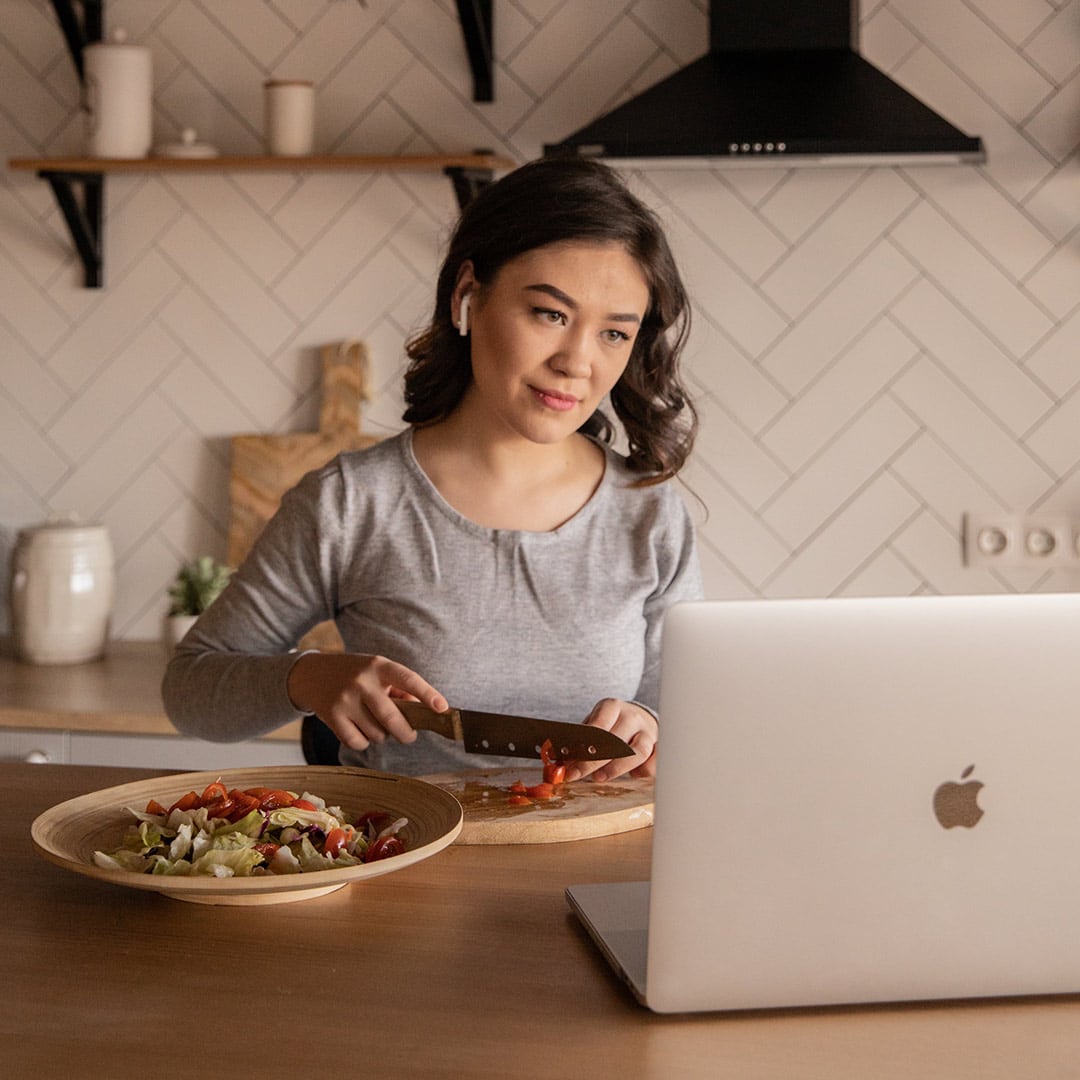 Cooking_from_home_laptop
